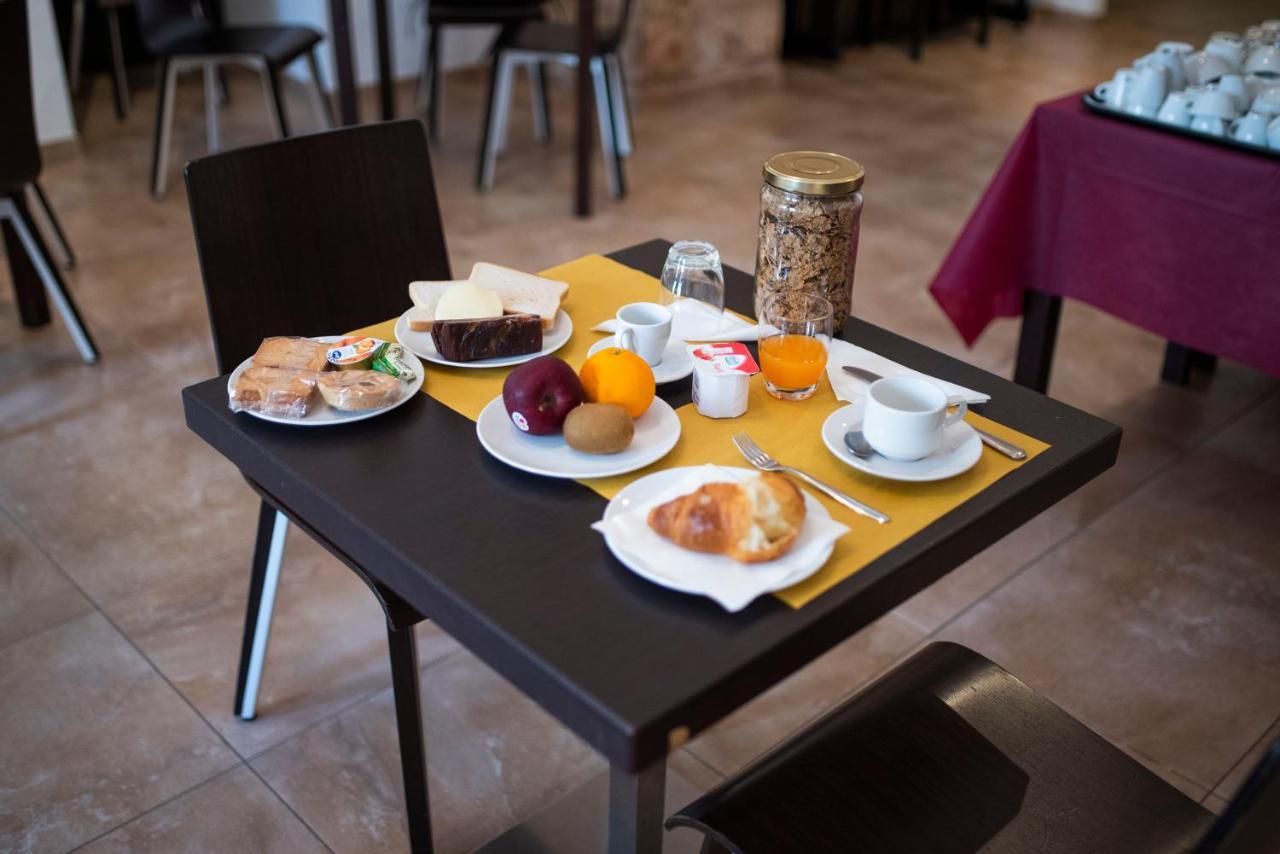 Albergo Ristorante Del Cacciatore Фоджиа Экстерьер фото